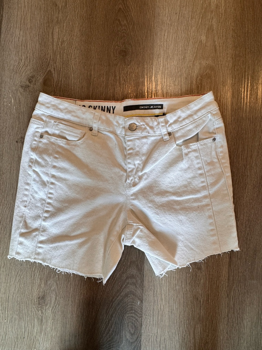 DKNY SoHo skinny white shorts size 8
